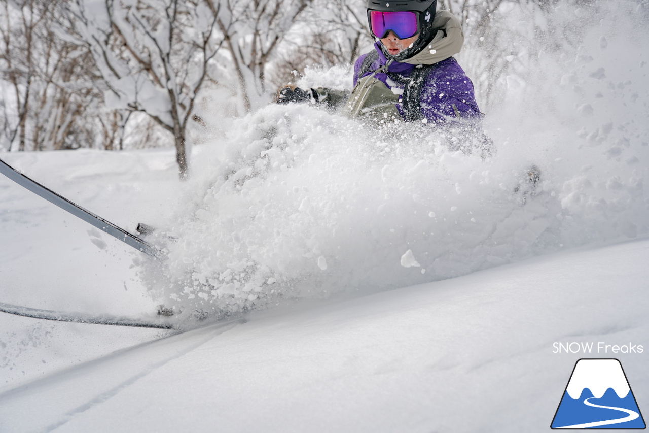 サッポロテイネ｜プロスキーヤー・中西太洋さんが、今季 SNOW Freaks 初登場。コンディション良好なゲレンデ＆パウダーを滑る、そして、撮る！